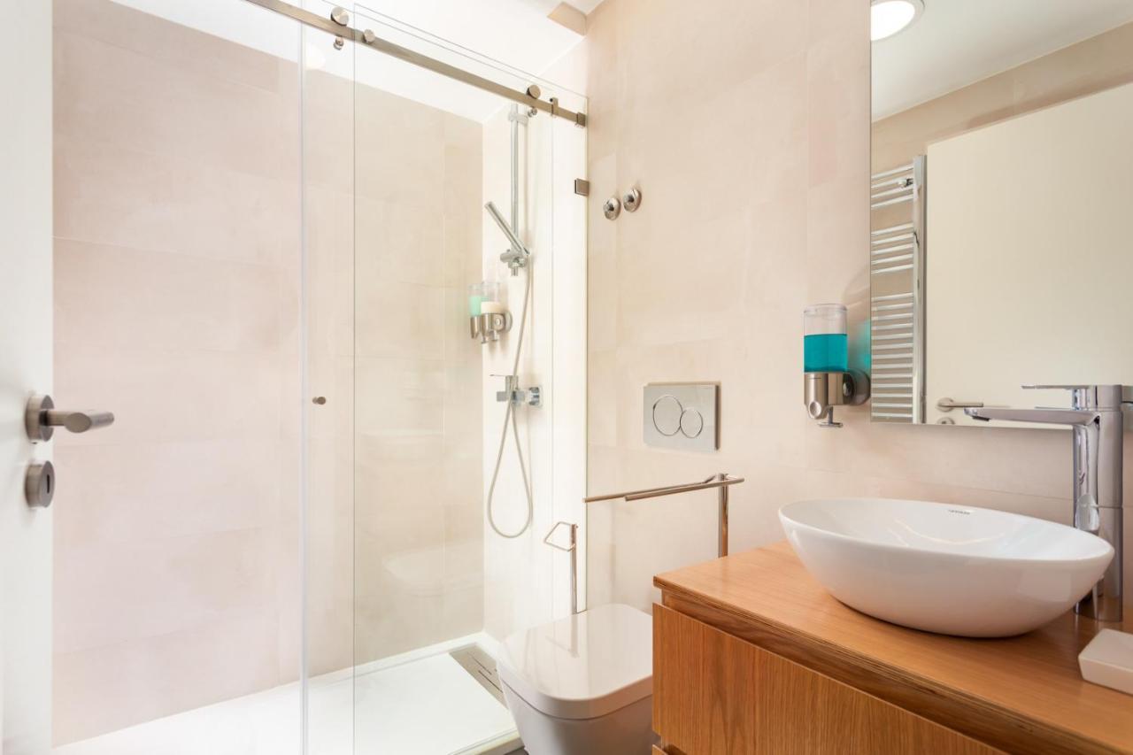 Stupendo- Two Rooms, Patio With Refreshing Pond-Center-Air Conditioning-Free Park Lisboa Exteriör bild
